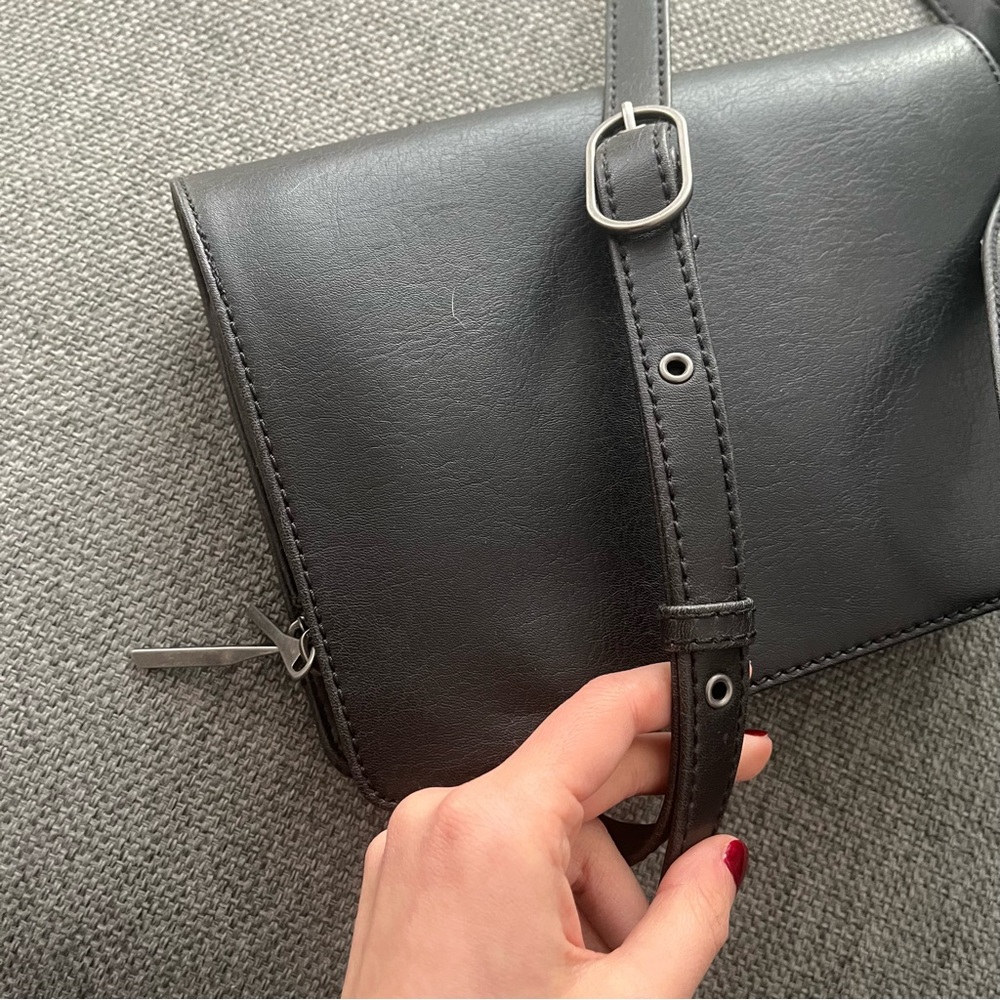 NEW Matt & Nat adjustable crossbody black vegan leather bag with 2 compartments - Picture 7 of 7